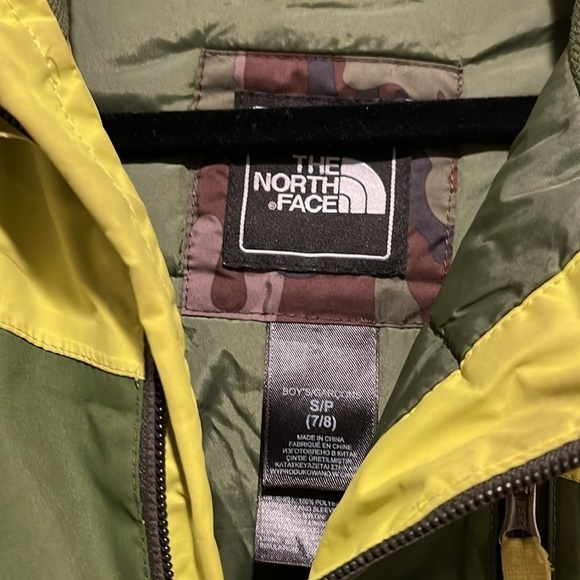 The North Face Youth Boys Insulated Jacket - Picture 4 of 11